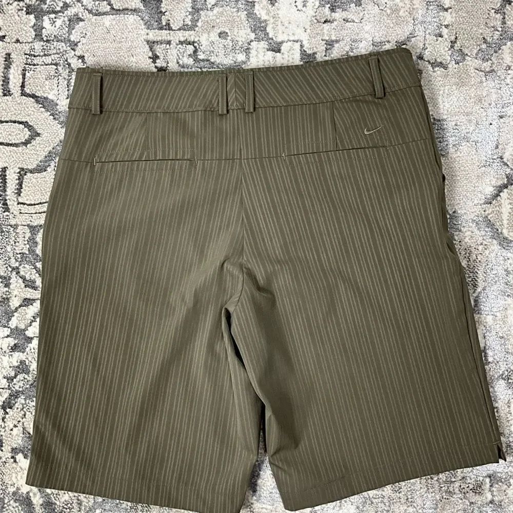 NIKE Golf Shorts  - Picture 2 of 5